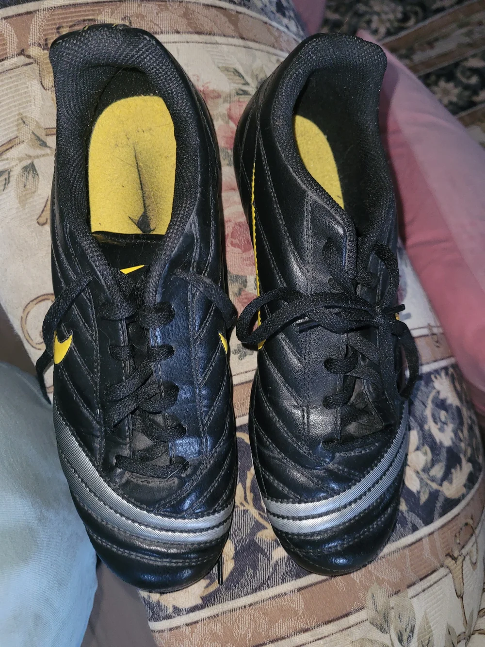 Nike Men's Black and Yellow Soccer Cleats